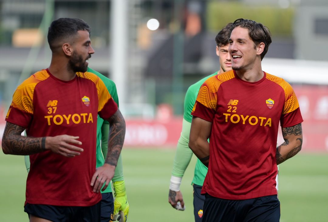 Roma in campo per preparare la sfida con il Napoli: c’è Kumbulla – FOTO GALLERY - immagine 7