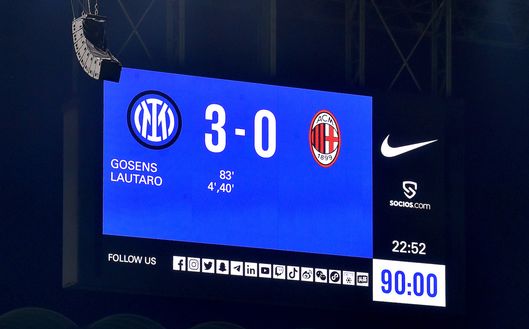 MILAN, ITALY - APRIL 19: The result on the big screen of the victory of the FC Internazionale (3-0) after the Coppa Italia Semi Final 2nd Leg match between FC Internazionale v AC Milan at Giuseppe Meazza Stadium on April 19, 2022 in Milan, Italy. (Photo by Mattia Pistoia - Inter/Inter via Getty Images) Inter-Juventus trasmessa in tutto il mondo: “35 telecamere e tecnologie innovative con…”- immagine 2