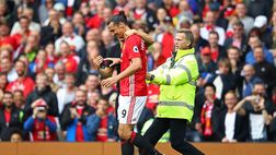 All’Old Trafford invasione di campo: la foto fa il giro del web…