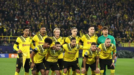 DORTMUND, GERMANY - FEBRUARY 15: Players of Borussia Dortmund pose for a team photo prior to the UEFA Champions League round of 16 leg one match between Borussia Dortmund and Chelsea FC at Signal Iduna Park on February 15, 2023 in Dortmund, Germany. (Photo by Lars Baron/Getty Images)