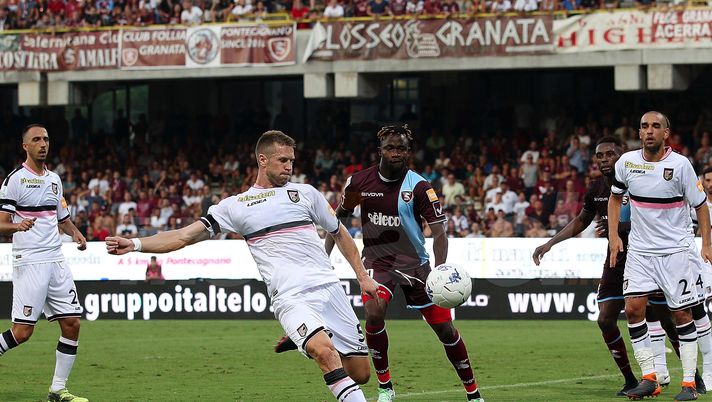SALERNO, ITALY - AUGUST 25: Slobodoan Rajkovic of US Citta di Palermo in action during the Serie B match between US Salernitana and US Citta di Palermo on August 25, 2018 in Salerno, Italy.  (Photo by Francesco Pecoraro/Getty Images) 