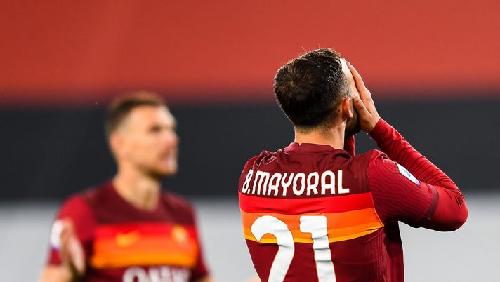 GENOA, ITALY - MAY 2: Borja Mayoral of Roma (R) reacts with disappointment during the Serie A match between UC Sampdoria and AS Roma at Stadio Luigi Ferraris on May 2, 2021 in Genoa, Italy. (Photo by Getty Images) GENOA, ITALY - MAY 2: Borja Mayoral of Roma (R) reacts with disappointment during the Serie A match between UC Sampdoria and AS Roma at Stadio Luigi Ferraris on May 2, 2021 in Genoa, Italy. (Photo by Getty Images)