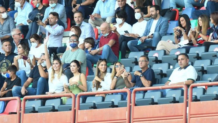 Gioca il fidanzato della figlia Sara: Bergomi a Cosenza per il derby vinto sul Crotone Gioca il fidanzato della figlia Sara: Bergomi a Cosenza per il derby vinto sul Crotone