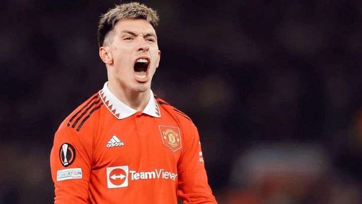 Manchester United, Lisandro Martinez “trolla” Lewandowski dopo il trionfo: Evra approva… - immagine 1