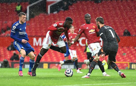 MANCHESTER, ENGLAND - MAY 11: Jamie Vardy of Leicester City battles for possession with Axel Tuanzebe and David de Gea of Manchester United during the Premier League match between Manchester United and Leicester City at Old Trafford on May 11, 2021 in Manchester, England. Sporting stadiums around the UK remain under strict restrictions due to the Coronavirus Pandemic as Government social distancing laws prohibit fans inside venues resulting in games being played behind closed doors. (Photo by Peter Powell - Pool/Getty Images) MANCHESTER, ENGLAND - MAY 11: Jamie Vardy of Leicester City battles for possession with Axel Tuanzebe and David de Gea of Manchester United during the Premier League match between Manchester United and Leicester City at Old Trafford on May 11, 2021 in Manchester, England. Sporting stadiums around the UK remain under strict restrictions due to the Coronavirus Pandemic as Government social distancing laws prohibit fans inside venues resulting in games being played behind closed doors. (Photo by Peter Powell - Pool/Getty Images)