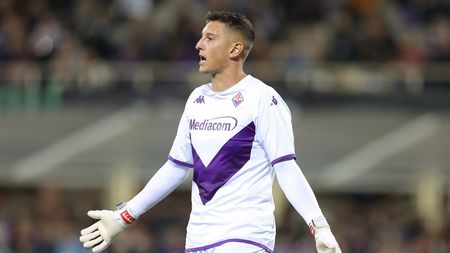 FLORENCE, ITALY - OCTOBER 27: Pierluigi Gollini goalkeeper of ACF Fiorentina reacts during the UEFA Europa Conference League group A match between ACF Fiorentina and Istanbul Basaksehir at Stadio Artemio Franchi on October 27, 2022 in Florence, Italy. (Photo by Gabriele Maltinti/Getty Images)
