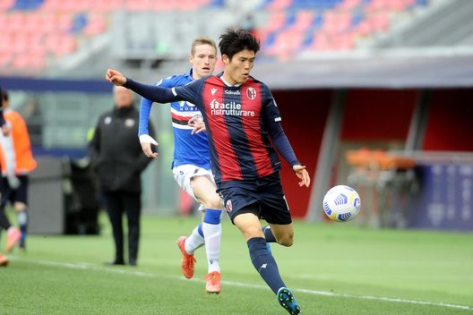 BOLOGNA, ITALY - MARCH 14: Takehiro Tomiyasu of Bologna FC in action during the Serie A match between Bologna FC and UC Sampdoria at Stadio Renato Dall'Ara on March 14, 2021 in Bologna, Italy. (Photo by Mario Carlini / Iguana Press/Getty Images) BOLOGNA, ITALY - MARCH 14: Takehiro Tomiyasu of Bologna FC in action during the Serie A match between Bologna FC and UC Sampdoria at Stadio Renato Dall'Ara on March 14, 2021 in Bologna, Italy. (Photo by Mario Carlini / Iguana Press/Getty Images)