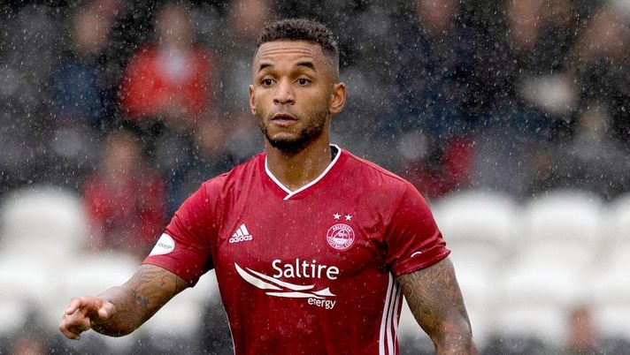 Il terzino dell'Aberdeen in azione... Il terzino dell'Aberdeen in azione...