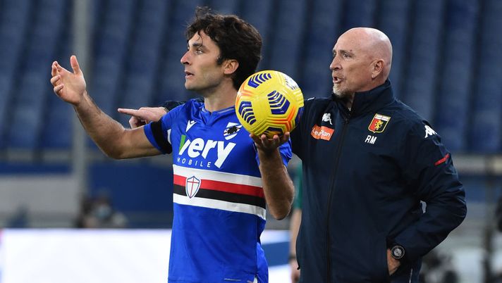 GENOA, ITALY - NOVEMBER 26: Tommaso Augello of UC Sampdoria and Rolando Maran head coach of Genoa CFC during the Coppa Italia match between UC Sampdoria and Genoa CFC at Stadio Luigi Ferraris on November 26, 2020 in Genoa, Italy. (Photo by Paolo Rattini/Getty Images) 
