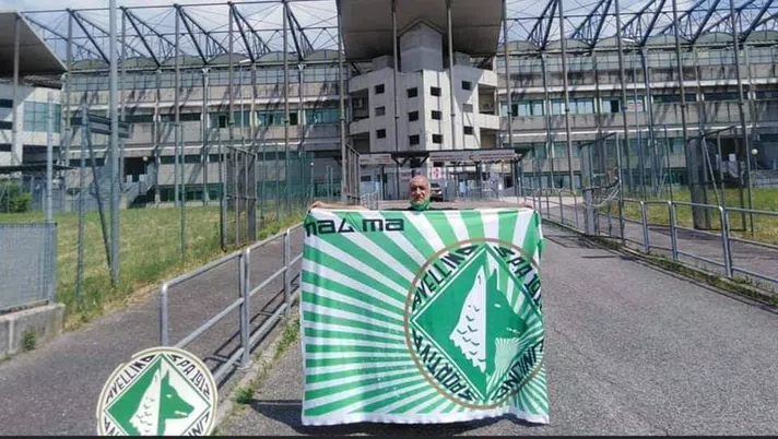 Padova-Avellino, ecco il primo tifoso arrivato dall&#8217;Irpinia: trasferta in camion e foto davanti all&#8217;Euganeo