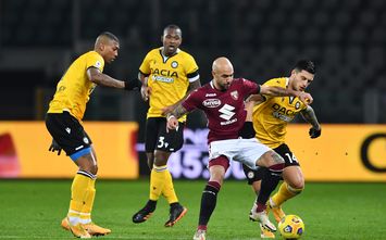  TURIN, ITALY - DECEMBER 12: Simone Zaza of Torino F.C. and Kevin Bonifazi of Udinese Calcio battle for the ball during the Serie A match between Torino FC and Udinese Calcio at Stadio Olimpico di Torino on December 12, 2020 in Turin, Italy. Sporting stadiums around Italy remain under strict restrictions due to the Coronavirus Pandemic as Government social distancing laws prohibit fans inside venues resulting in games being played behind closed doors. (Photo by Valerio Pennicino/Getty Images)