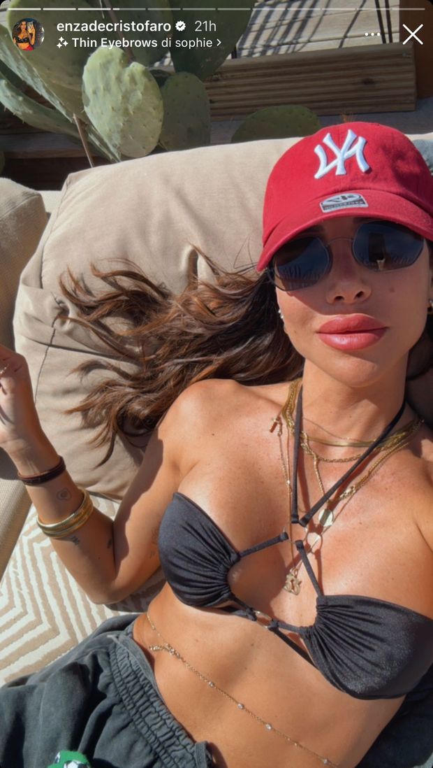 Enza De Cristofaro, al via con la tintarella. Décolleté super per lady D’Ambrosio- immagine 2