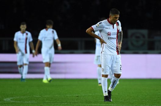  TURIN, ITALY - NOVEMBER 05: Marco Borriello of Cagliari Calcio disappointment during the Serie A match between FC Torino and Cagliari Calcio at Stadio Olimpico di Torino on November 5, 2016 in Turin, Italy. (Photo by Pier Marco Tacca/Getty Images) 