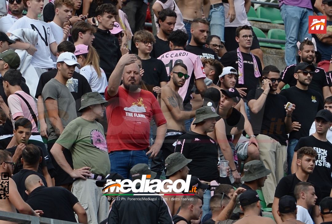 FOTOTIFO Palermo-Sudtirol 0-1, i tifosi allo Stadio “Renzo Barbera” (GALLERY) - immagine 2