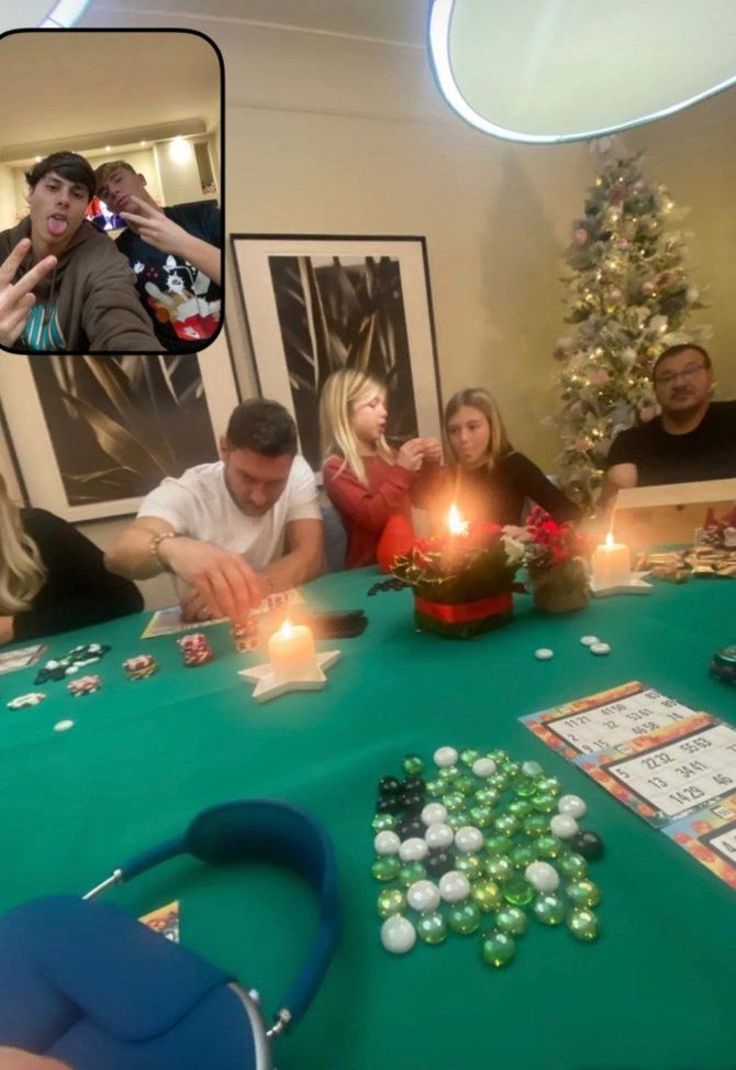 Il Natale in casa Totti: festa in famiglia e tombolata- immagine 2