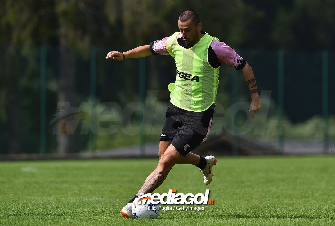  BELLUNO, ITALY - JULY 20:  Ilija Nestorovski controls the ball during a training session at the US Citta' di Palermo training camp on July 20, 2018 in Belluno, Italy.  (Photo by Tullio M. Puglia/Getty Images) 