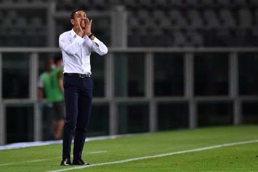  TURIN, ITALY - JUNE 23: Torino FC head coach Moreno Longo shouts to his players during the Serie A match between Torino FC and Udinese Calcio at Stadio Olimpico di Torino on June 23, 2020 in Turin, Italy. (Photo by Valerio Pennicino/Getty Images) 