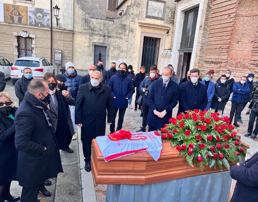 Catania, contro il Catanzaro 1′ di silenzio e lutto al braccio per Gianni Di Marzio- immagine 2