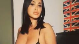 Marika Fruscio, il balletto in sottoveste è bollente: la conduttrice alza la temperatura