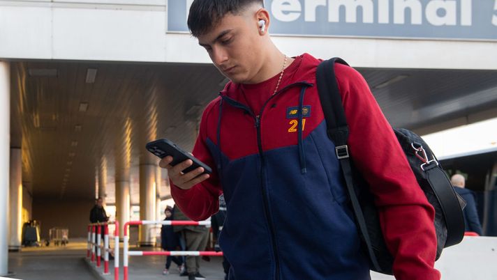 Roma arrivata a Leverkusen: c’è Dybala. Presenti anche gli indisponibili - immagine 1