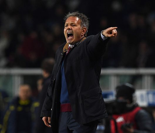 TURIN, ITALY - NOVEMBER 26: FC Torino head coach Sinisa Mihajlovic shouts to his players during the Serie A match between FC Torino and AC ChievoVerona at Stadio Olimpico di Torino on November 26, 2016 in Turin, Italy. (Photo by Valerio Pennicino/Getty Images) TURIN, ITALY - NOVEMBER 26: FC Torino head coach Sinisa Mihajlovic shouts to his players during the Serie A match between FC Torino and AC ChievoVerona at Stadio Olimpico di Torino on November 26, 2016 in Turin, Italy. (Photo by Valerio Pennicino/Getty Images)
