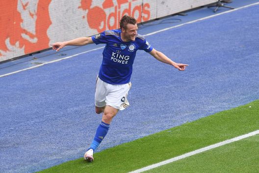LEICESTER, ENGLAND - JULY 04: Jamie Vardy of Leicester City celebrates after scoring his team's third goal during the Premier League match between Leicester City and Crystal Palace at The King Power Stadium on July 04, 2020 in Leicester, England. Football Stadiums around Europe remain empty due to the Coronavirus Pandemic as Government social distancing laws prohibit fans inside venues resulting in all fixtures being played behind closed doors. (Photo by Michael Regan/Getty Images) LEICESTER, ENGLAND - JULY 04: Jamie Vardy of Leicester City celebrates after scoring his team's third goal during the Premier League match between Leicester City and Crystal Palace at The King Power Stadium on July 04, 2020 in Leicester, England. Football Stadiums around Europe remain empty due to the Coronavirus Pandemic as Government social distancing laws prohibit fans inside venues resulting in all fixtures being played behind closed doors. (Photo by Michael Regan/Getty Images)
