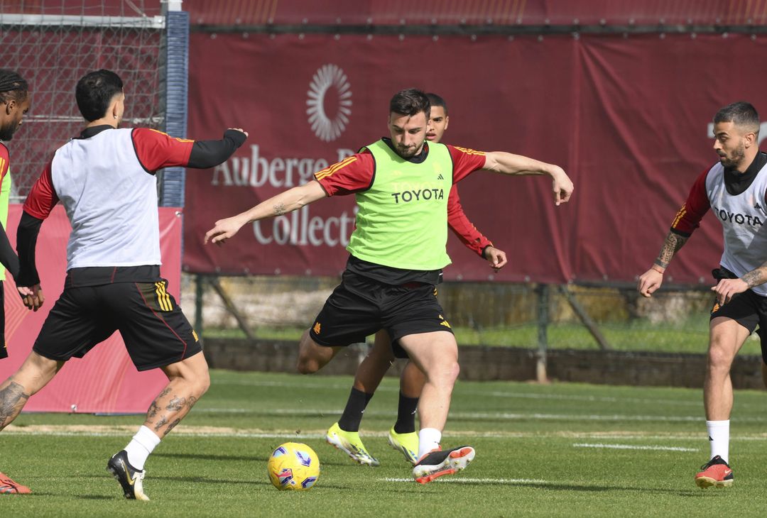 Roma, l’allenamento in vista dell’Inter: pronto il rientro di Smalling – FOTOGALLERY - immagine 3