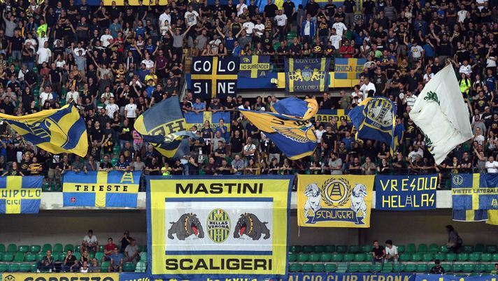 VERONA, ITALY - SEPTEMBER 15:Hellas Verona fans during the Serie A match between Hellas Verona and AC Milan at Stadio Marcantonio Bentegodi on September 15, 2019 in Verona, Italy. (Photo by Alessandro Sabattini/Getty Images) Bentegodi, il derby secondo Maniero: “Hellas, non sarà facile con il Venezia…” - immagine 1