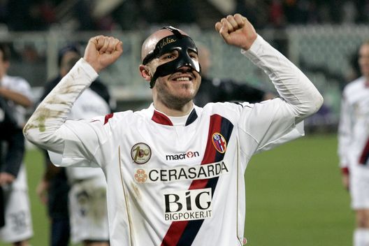 FLORENCE, ITALY - JANUARY 17: Francesco Valiani of Bologna Fc celebrates the victory after during the Serie A match between Fiorentina and Bologna at Stadio Artemio Franchi on January 17, 2010 in Florence, Italy. (Photo by Gabriele Maltinti/Getty Images) FLORENCE, ITALY - JANUARY 17: Francesco Valiani of Bologna Fc celebrates the victory after during the Serie A match between Fiorentina and Bologna at Stadio Artemio Franchi on January 17, 2010 in Florence, Italy. (Photo by Gabriele Maltinti/Getty Images)
