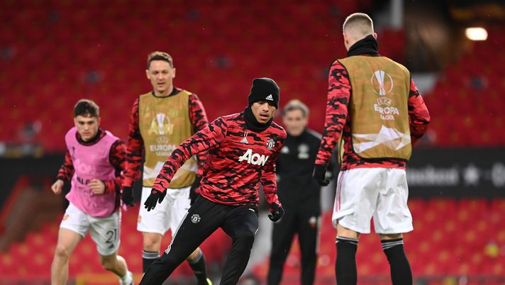 MANCHESTER, ENGLAND - MARCH 11: Mason Greenwood of Manchester United warms up prior to the UEFA Europa League Round of 16 First Leg match between Manchester United and A.C. Milan at Old Trafford on March 11, 2021 in Manchester, England. Sporting stadiums around the UK remain under strict restrictions due to the Coronavirus Pandemic as Government social distancing laws prohibit fans inside venues resulting in games being played behind closed doors. (Photo by Laurence Griffiths/Getty Images) MILAN NEWS | Oggi partenza per Dubai: inizia il ritiro rossonero- immagine 1