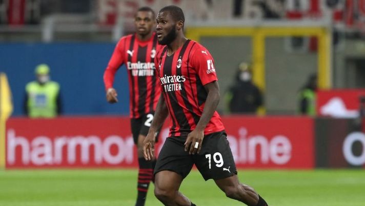 MILAN, ITALY - FEBRUARY 09: Franck Kessie of AC Milan in action during the Coppa Italia match between AC Milan ac SS Lazio at Stadio Giuseppe Meazza on February 09, 2022 in Milan, Italy. (Photo by Marco Luzzani/Getty Images) Milan, Kessié è fischiato dai tifosi e bocciato: “Dov’è finito il Franck dell’anno scorso?” - immagine 1