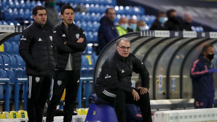 LEEDS, ENGLAND - NOVEMBER 22: Marcelo Bielsa, Manager of Leeds United watches on from his bucket seat near to the dugouts during the Premier League match between Leeds United and Arsenal at Elland Road on November 22, 2020 in Leeds, England. Sporting stadiums around the UK remain under strict restrictions due to the Coronavirus Pandemic as Government social distancing laws prohibit fans inside venues resulting in games being played behind closed doors. (Photo by Molly Darlington - Pool/Getty Images) LEEDS, ENGLAND - NOVEMBER 22: Marcelo Bielsa, Manager of Leeds United watches on from his bucket seat near to the dugouts during the Premier League match between Leeds United and Arsenal at Elland Road on November 22, 2020 in Leeds, England. Sporting stadiums around the UK remain under strict restrictions due to the Coronavirus Pandemic as Government social distancing laws prohibit fans inside venues resulting in games being played behind closed doors. (Photo by Molly Darlington - Pool/Getty Images)
