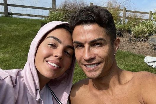 CR7: “Mio figlio vuole il cellulare ma deve aspettare”- immagine 2
