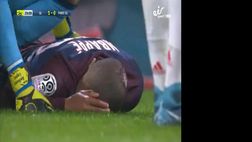 VIDEO / Psg, paura per Mbappé: travolto del portiere, resta ferito e privo di sensi