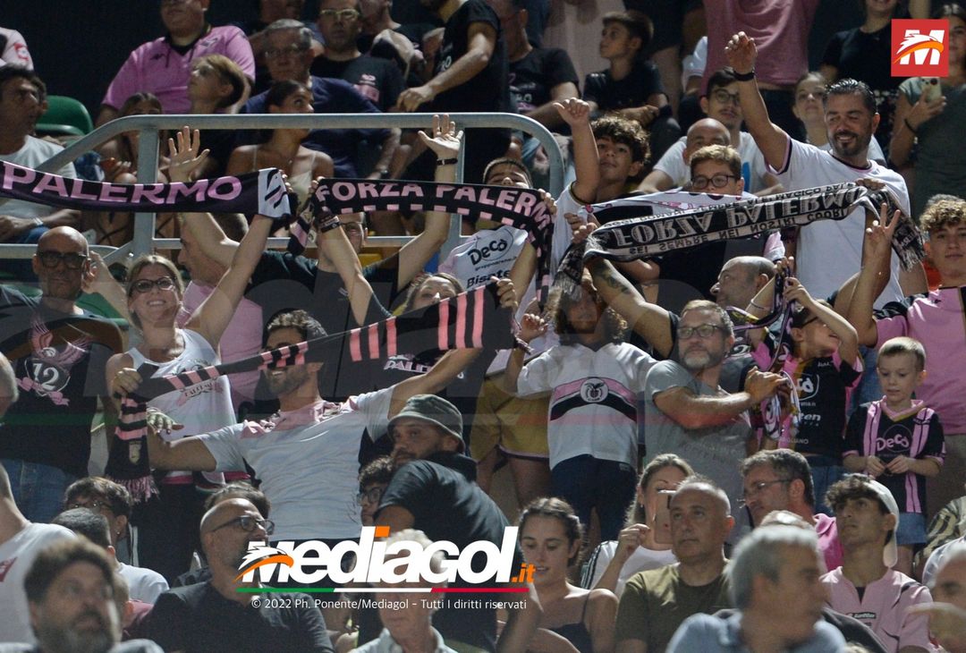 FOTOTIFO, Palermo-Genoa 1-0: i tifosi allo stadio “Renzo Barbera” (Gallery) - immagine 88