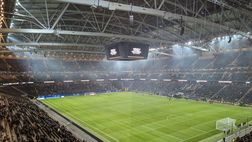 Stoccolma, il derby inizia in centro città: la Polizia non sta a guardare…