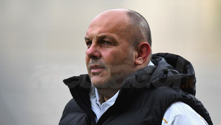 PARMA, ITALY - APRIL 02: Head coach Bruno Tedino of US Citta di Palermo looks on before the serie B match between Parma Calcio and US Citta di Palermo at Stadio Ennio Tardini on April 2, 2018 in Parma, Italy. (Photo by Alessandro Sabattini/Getty Images) PARMA, ITALY - APRIL 02: Head coach Bruno Tedino of US Citta di Palermo looks on before the serie B match between Parma Calcio and US Citta di Palermo at Stadio Ennio Tardini on April 2, 2018 in Parma, Italy. (Photo by Alessandro Sabattini/Getty Images)