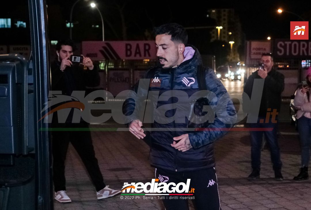 FOTO Perugia-Palermo, i rosanero in partenza dallo stadio “Renzo Barbera” (Gallery) - immagine 26