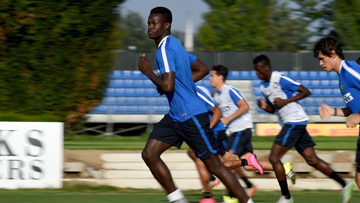 COMO, ITALY - AUGUST 26:  José Correia of FC Internazionale (C) in action during a training session at the club's training ground at Appiano Gentile on August 26, 2015 in Como, Italy.  (Photo by Claudio Villa - Inter/Getty Images) 