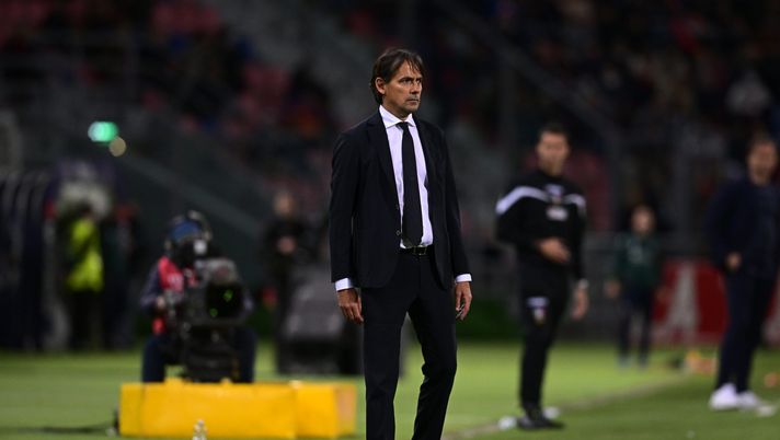 BOLOGNA, ITALY - APRIL 27: Head coach of FC Internazionale Simone Inzaghi reacts during the Serie A match between Bologna FC and Udinese Calcio at Stadio Renato Dall'Ara on April 27, 2022 in Bologna, Italy. (Photo by Mattia Ozbot - Inter/Inter via Getty Images)