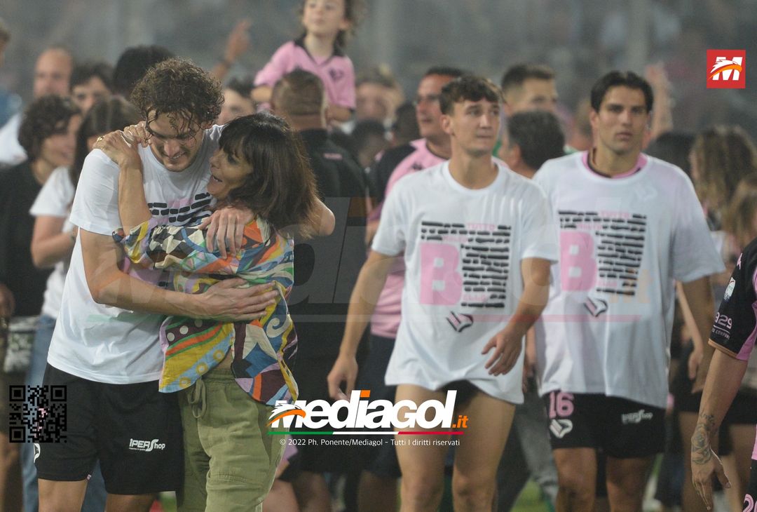 FOTO Palermo in Serie B, i festeggiamenti dei rosanero al Renzo Barbera (Gallery) - immagine 40