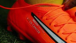 Haller, scarpe speciali per il ritorno in campo dopo la malattia: “Fuck cancer”