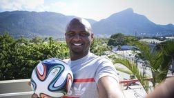 Vieira perde la testa: tifoso lo insulta e lui lo prende a calci