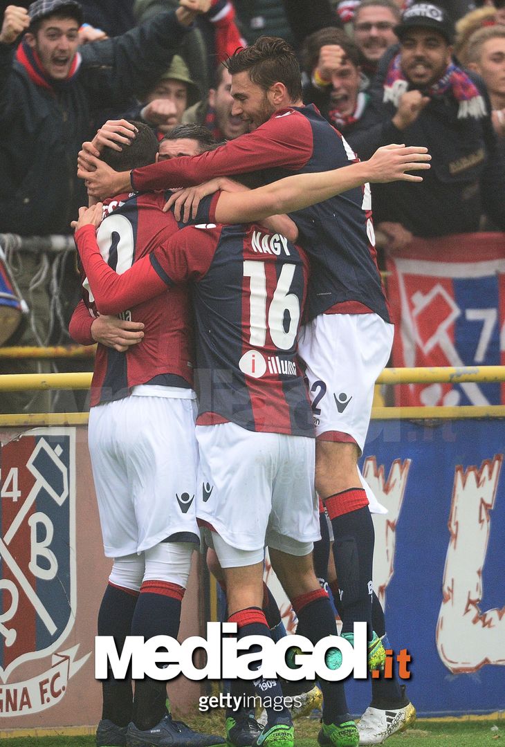  BOLOGNA, ITALY - NOVEMBER 20:  Mattia Destro # 10 of Bologna FC celebrates after scoring his team's first goal during the Serie A match between Bologna FC and US Citta di Palermo at Stadio Renato Dall'Ara on November 20, 2016 in Bologna, Italy.  (Photo by Mario Carlini / Iguana Press/Getty Images) 