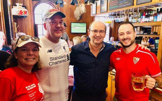I tifosi sevillisti al pub la scorsa estate I tifosi sevillisti al pub la scorsa estate