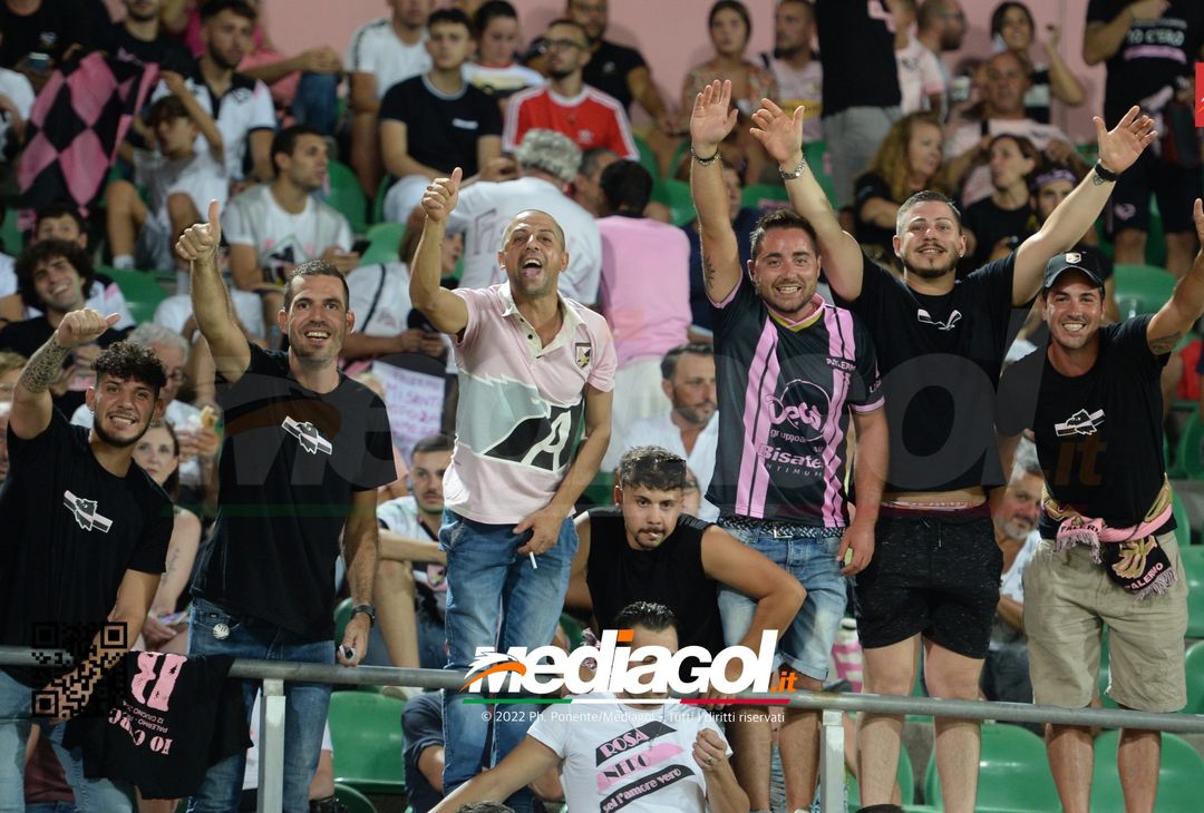 FOTOTIFO, Palermo-Genoa 1-0: i tifosi allo stadio “Renzo Barbera” (Gallery) - immagine 52