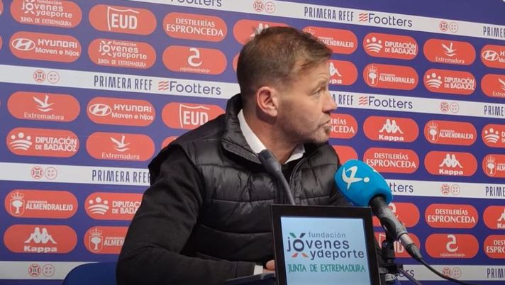 L’allenatore dell’Estremadura è stato espulso… per aver strattonato un suo giocatore! L’allenatore dell’Estremadura è stato espulso… per aver strattonato un suo giocatore! - immagine 1