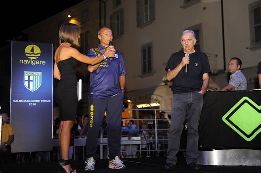 PARMA, ITALY - AUGUST 03: Head coach of Parma Pasquale Marino (C) and Gene Gnocchi attend the unveiling of their new kit on August 3, 2010 in Salsomaggiore near Parma, Italy. (Photo by Dino Panato/Getty Images) PARMA, ITALY - AUGUST 03: Head coach of Parma Pasquale Marino (C) and Gene Gnocchi attend the unveiling of their new kit on August 3, 2010 in Salsomaggiore near Parma, Italy. (Photo by Dino Panato/Getty Images)