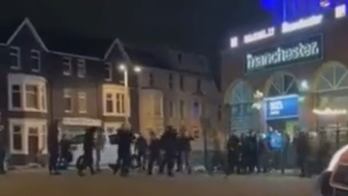 Blackpool, scontri con gli ultras del Burnley: 55enne in ospedale, ma muore per le ferite alla testa - immagine 1
