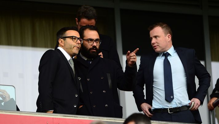 BRISTOL, ENGLAND - OCTOBER 21: Andrea Radrizzani, Owner of Leeds United (L) looks on during the Sky Bet Championship match between Bristol City and Leeds United at Ashton Gate on October 21, 2017 in Bristol, England. (Photo by Harry Trump/Getty Images) Sampdoria, c’è la svolta: accordo trovato tra Ferrero e il duo Radrizzani-Manfredi - immagine 1